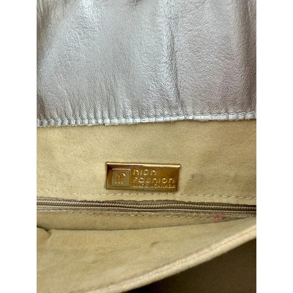 Vintage High Fashion Canada Gold Leather Shoulder Bag w/ Gold Chain Strap – Chic